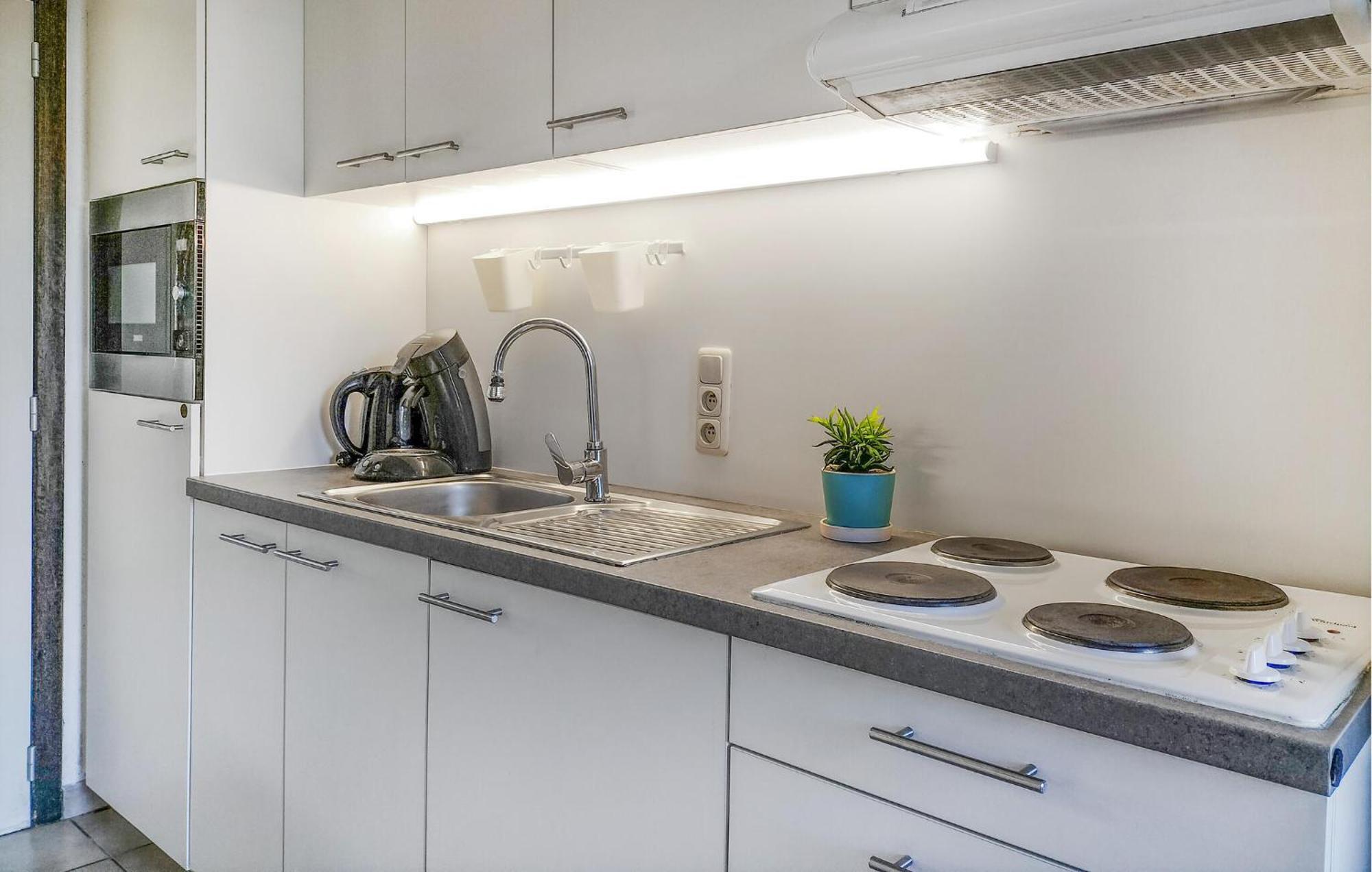 Beautiful Apartment In Bredene With Kitchen Buitenkant foto